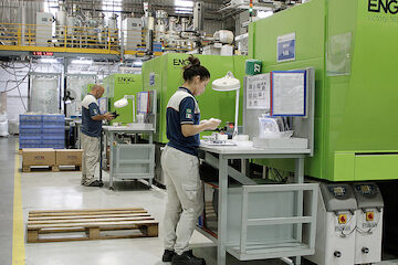 Reparto di stampaggio plastica